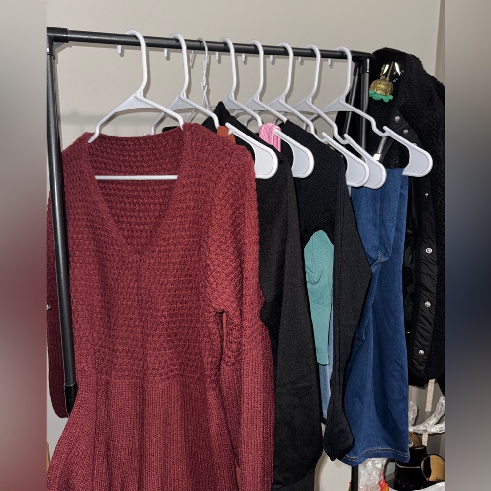 CLOSET CLEAN OUT! $300+ value 3 dresses, 2 tops, 2 jeans, skirt, leggings NEW